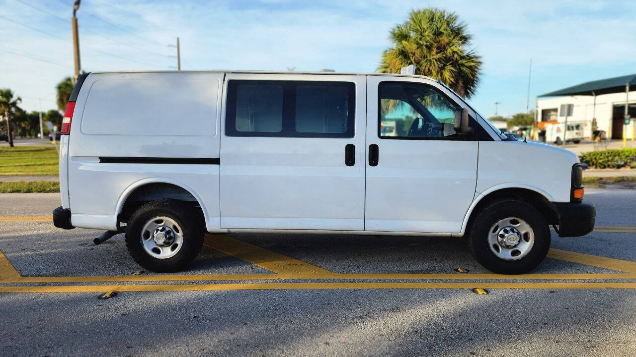 2011 CHEVROLET Express Van - $10,990