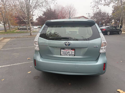 2013 Toyota Prius v Two