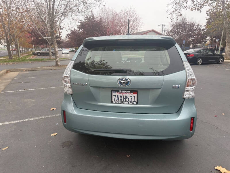 2013 Toyota Prius v Two