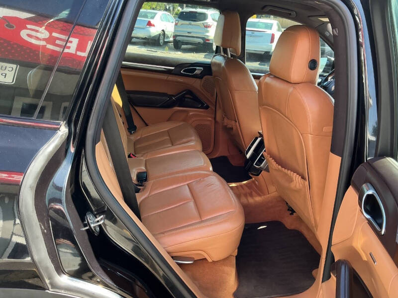 2014 Porsche Cayenne Platinum