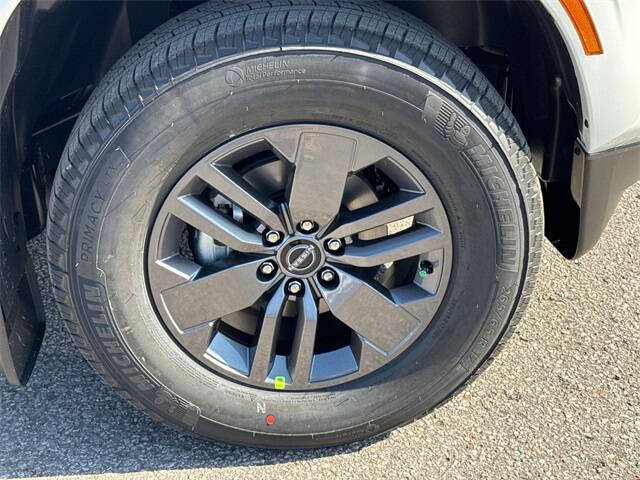 2025 Nissan Frontier SV