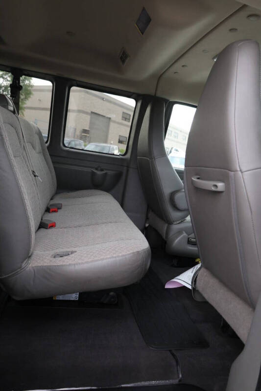 2025 Chevrolet Express LT 3500