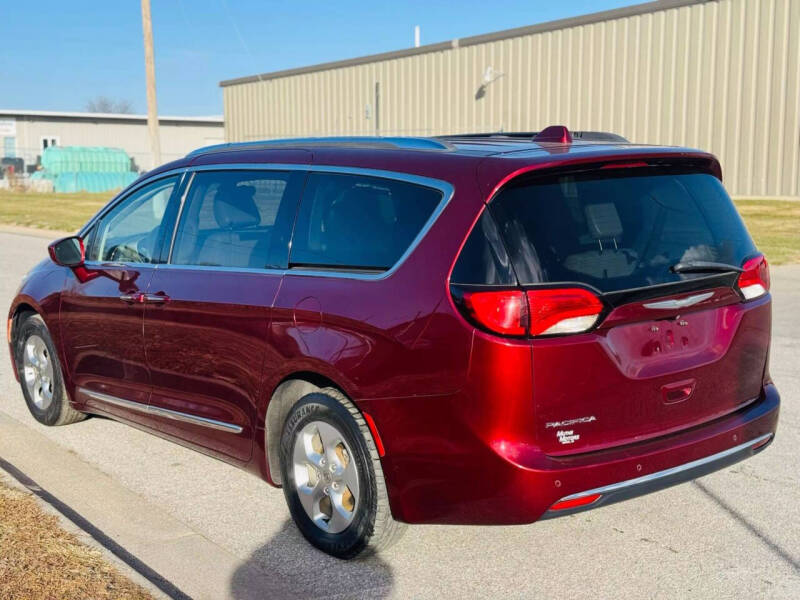 2017 Chrysler Pacifica Touring-L Plus
