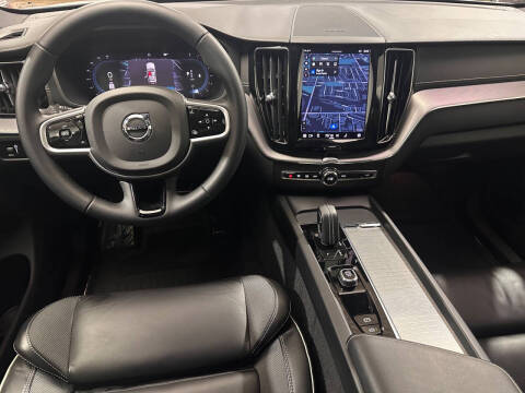 2022 Volvo XC60 B6 R-Design