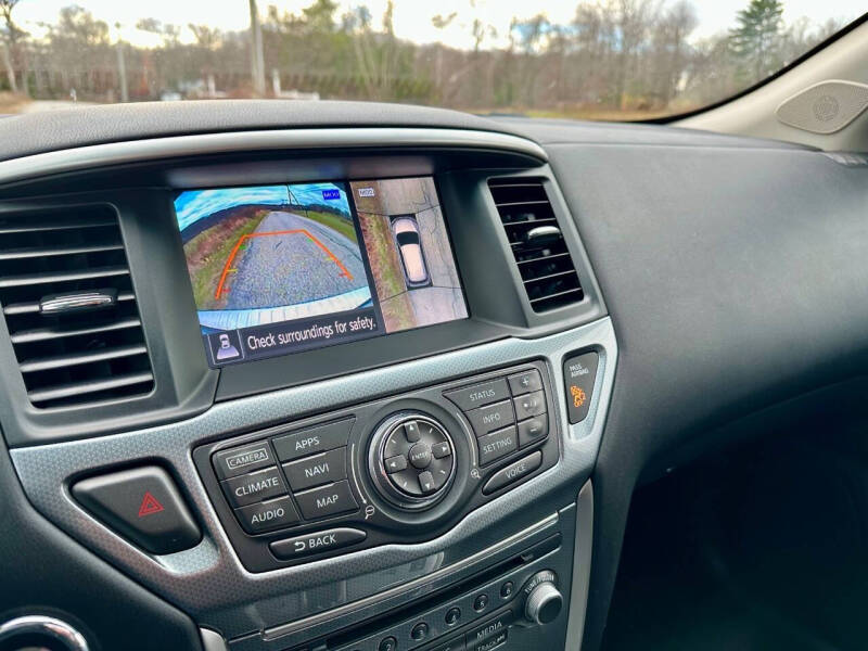 2017 Nissan Pathfinder SL