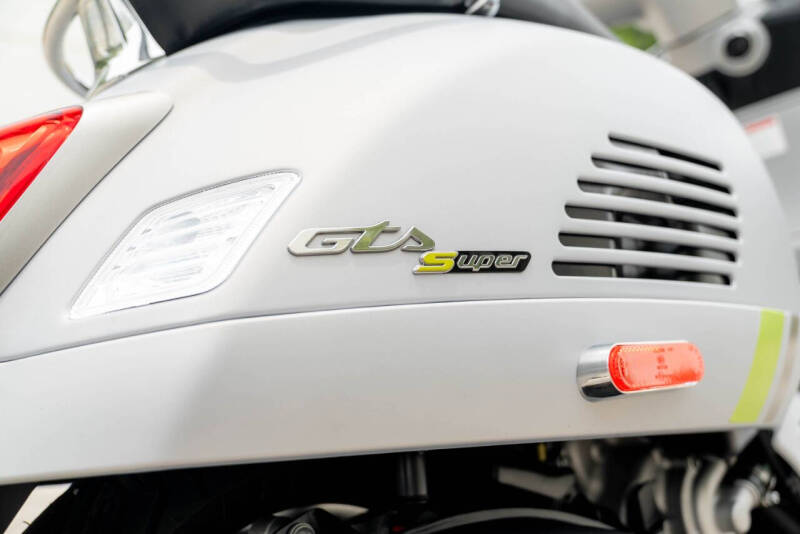2023 Vespa 300