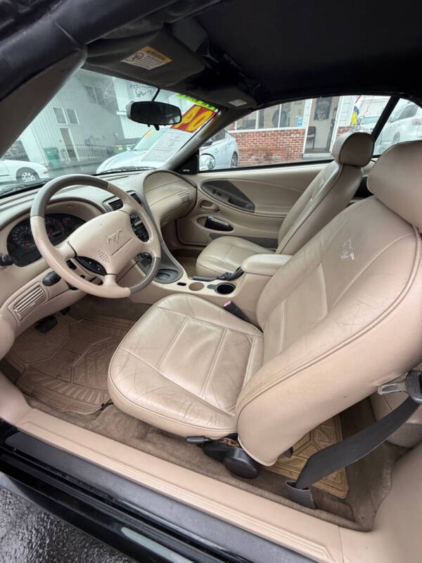 2004 Ford Mustang Deluxe