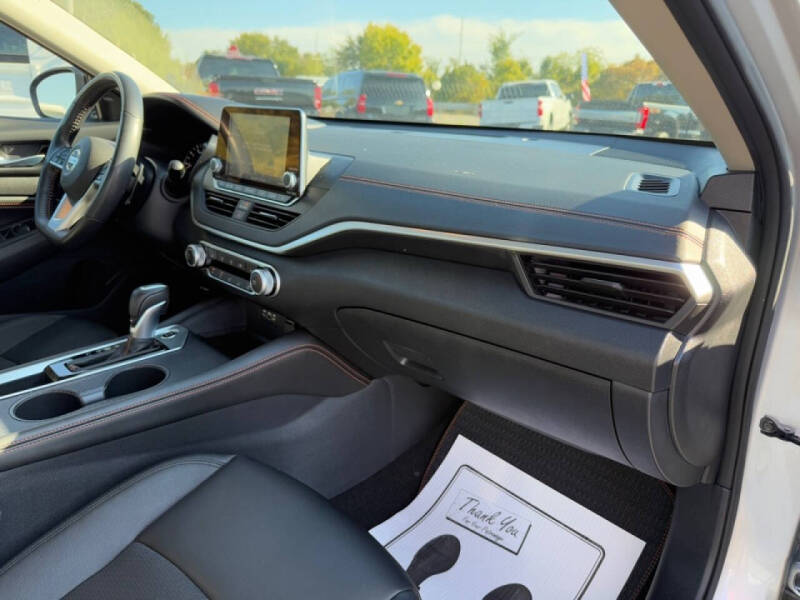 2022 Nissan Altima 2.0 SR