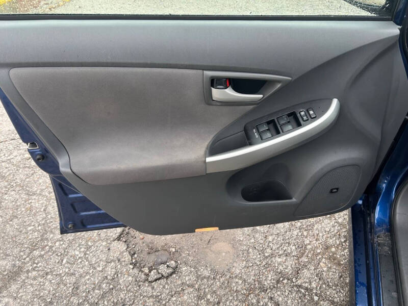 2010 Toyota Prius III