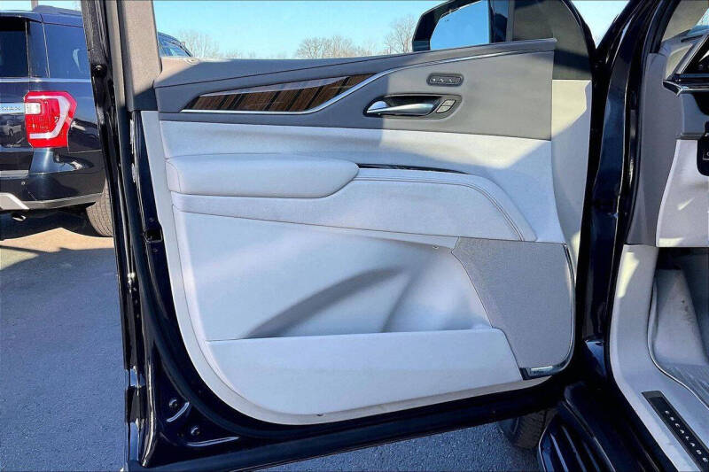 2023 Cadillac Escalade ESV Premium Luxury Platinum