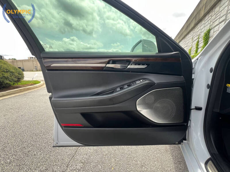 2018 Genesis G90