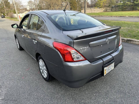 2018 Nissan Versa SV