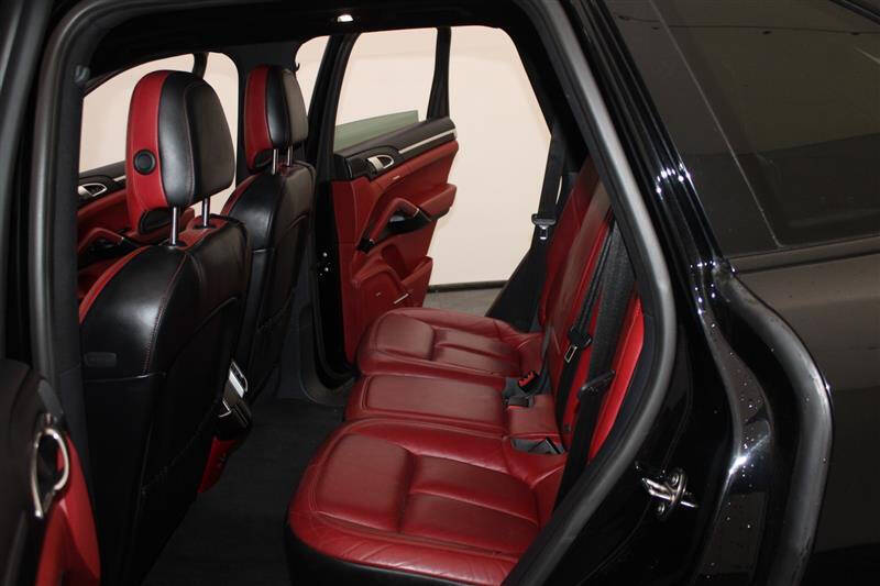2017 Porsche Cayenne Platinum Edition