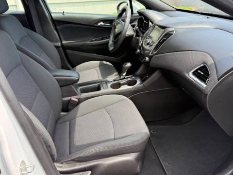 2017 Chevrolet Cruze LT Auto