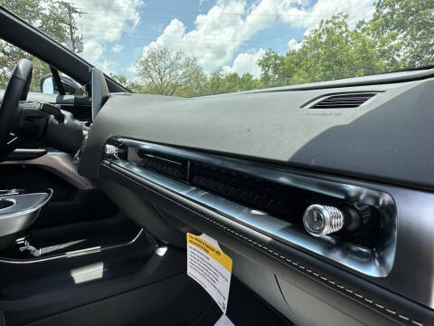 2025 Cadillac LYRIQ Luxury 2