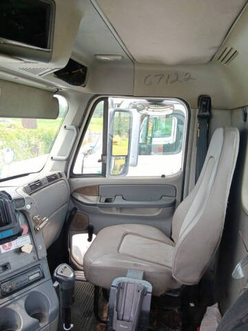 2005 Freightliner Columbia 120