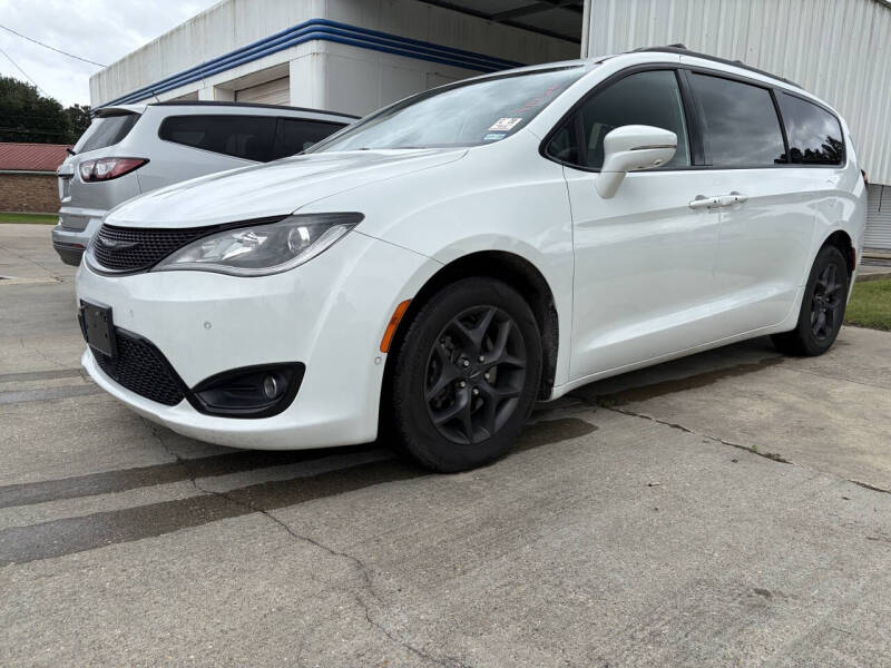 2018 Chrysler Pacifica Limited's photo