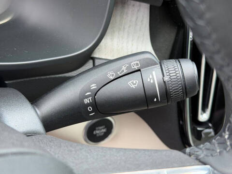 2024 Volvo XC40 B5 Plus Bright Theme