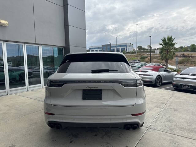 2022 Porsche Cayenne Platinum Edition