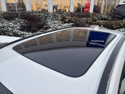 2025 Volvo XC60 B5 Core Dark Theme