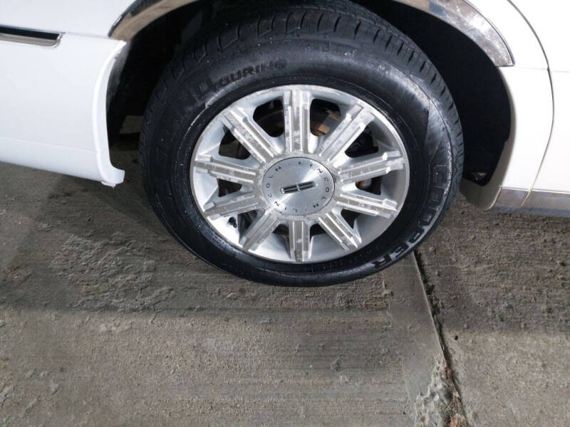 2003 Lincoln Town Car Signature