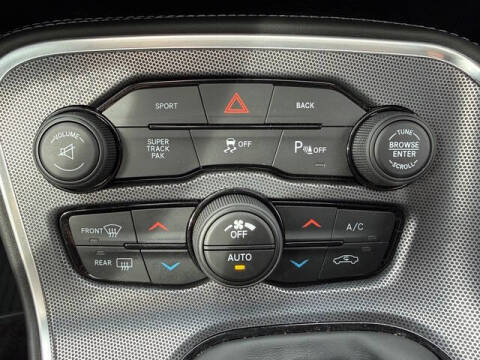 2016 Dodge Challenger 392 HEMI Scat Pack Shaker