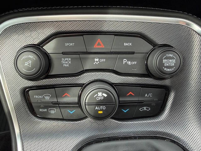 2016 Dodge Challenger 392 HEMI Scat Pack Shaker