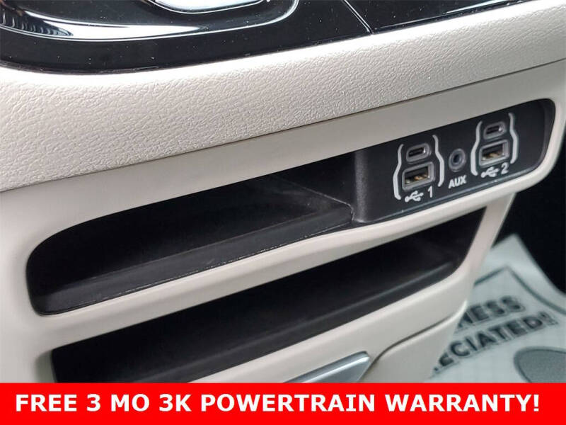 2022 Chrysler Voyager LX