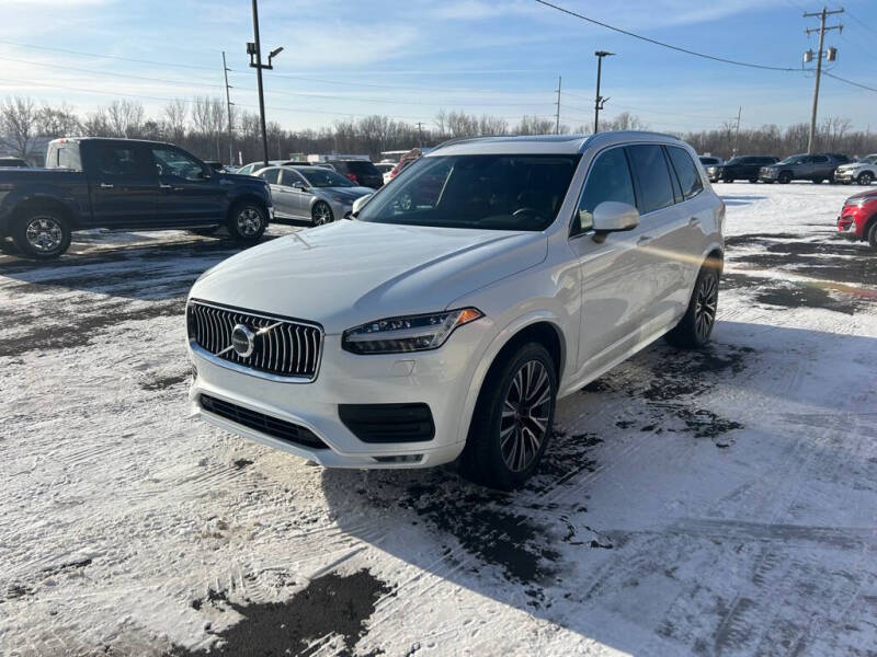 2022 Volvo XC90 T6 Momentum 7-Passenger