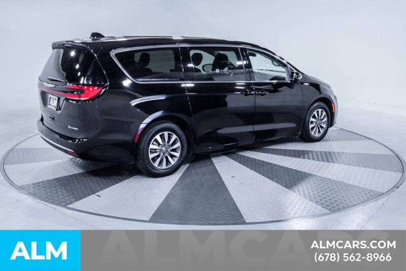 2024 Chrysler Pacifica Plug-In Hybrid Select