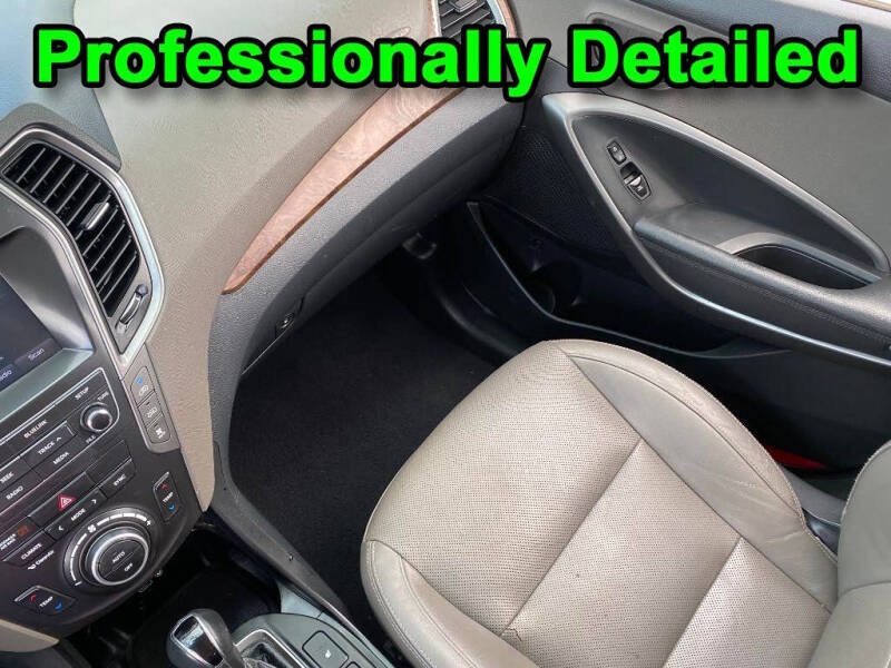 2017 Hyundai Santa Fe SE