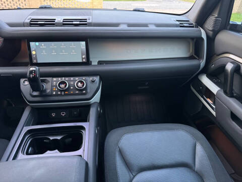 2020 Land Rover Defender 110 SE