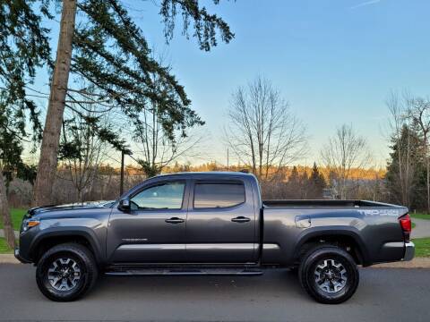 2019 Toyota Tacoma for sale at CLEAR CHOICE AUTOMOTIVE in Milwaukie OR