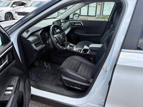 2024 Mitsubishi Outlander SE