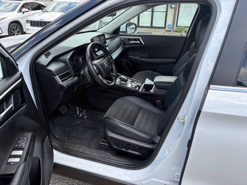 2024 Mitsubishi Outlander SE