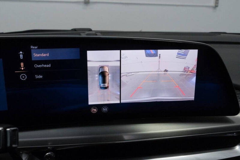 2024 Cadillac LYRIQ Luxury 2