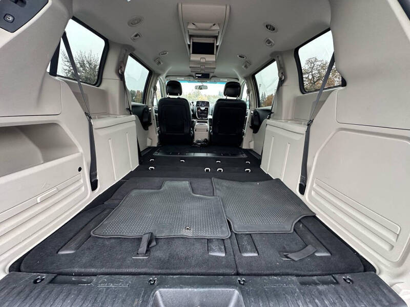 2016 Chrysler Town and Country Touring