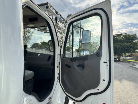 2019 Freightliner M2 106