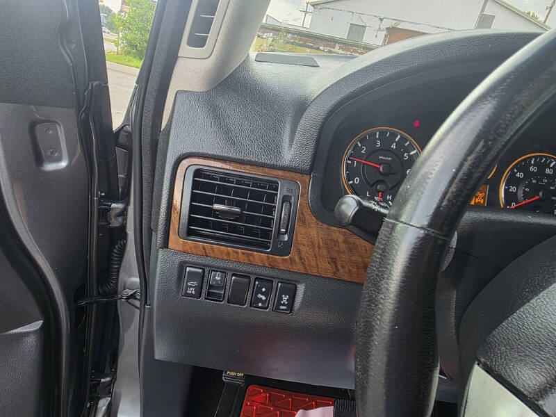 2014 Nissan Armada Platinum