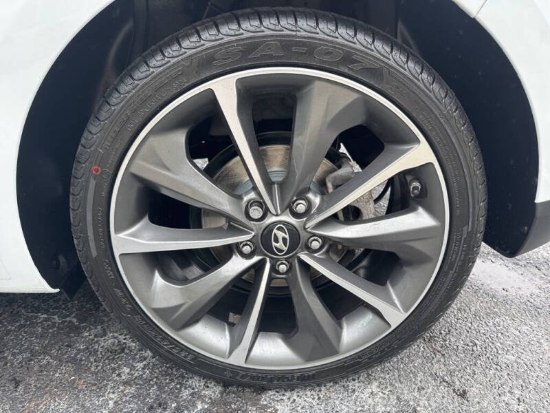 2020 Hyundai Veloster 2.0L Premium