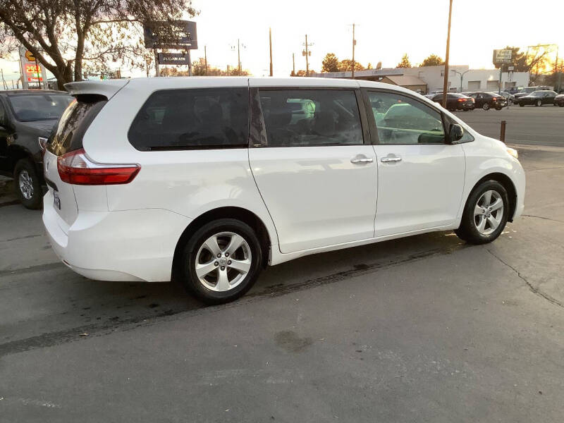 2017 Toyota Sienna L 7-Passenger