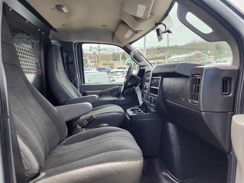 2022 GMC Savana 2500