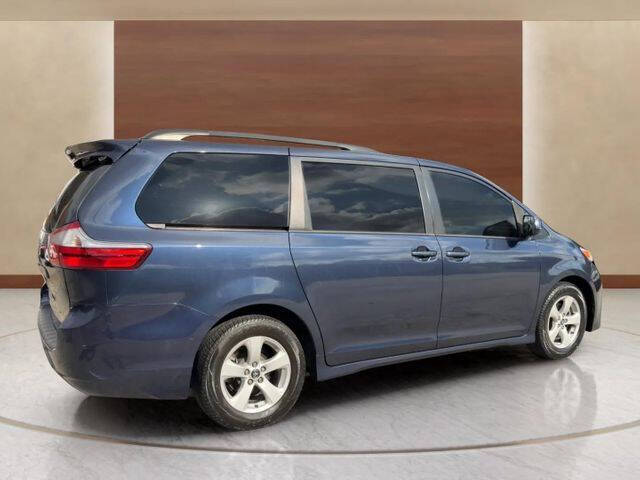 2019 Toyota Sienna LE 8-Passenger