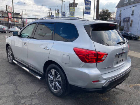 2018 Nissan Pathfinder SV