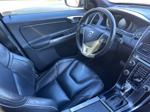 2016 Volvo XC60 T6 Drive-E R-Design Platinum