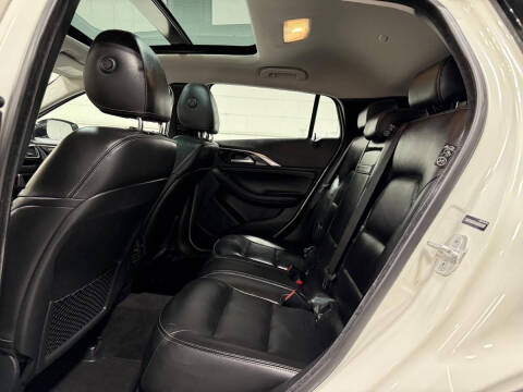 2018 Infiniti QX30 Premium