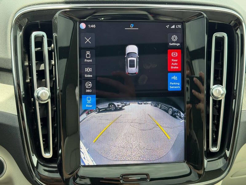 2023 Volvo XC40 B5 Ultimate Dark Theme