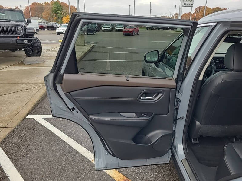 2023 Nissan Rogue SL