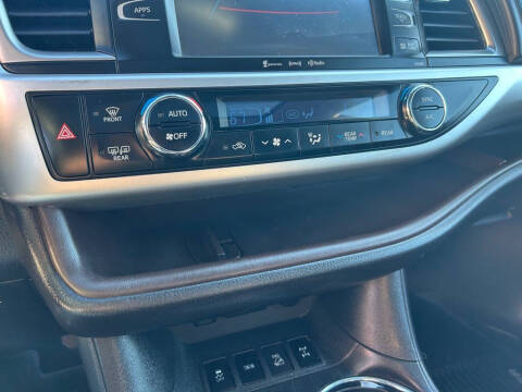 2019 Toyota Highlander SE