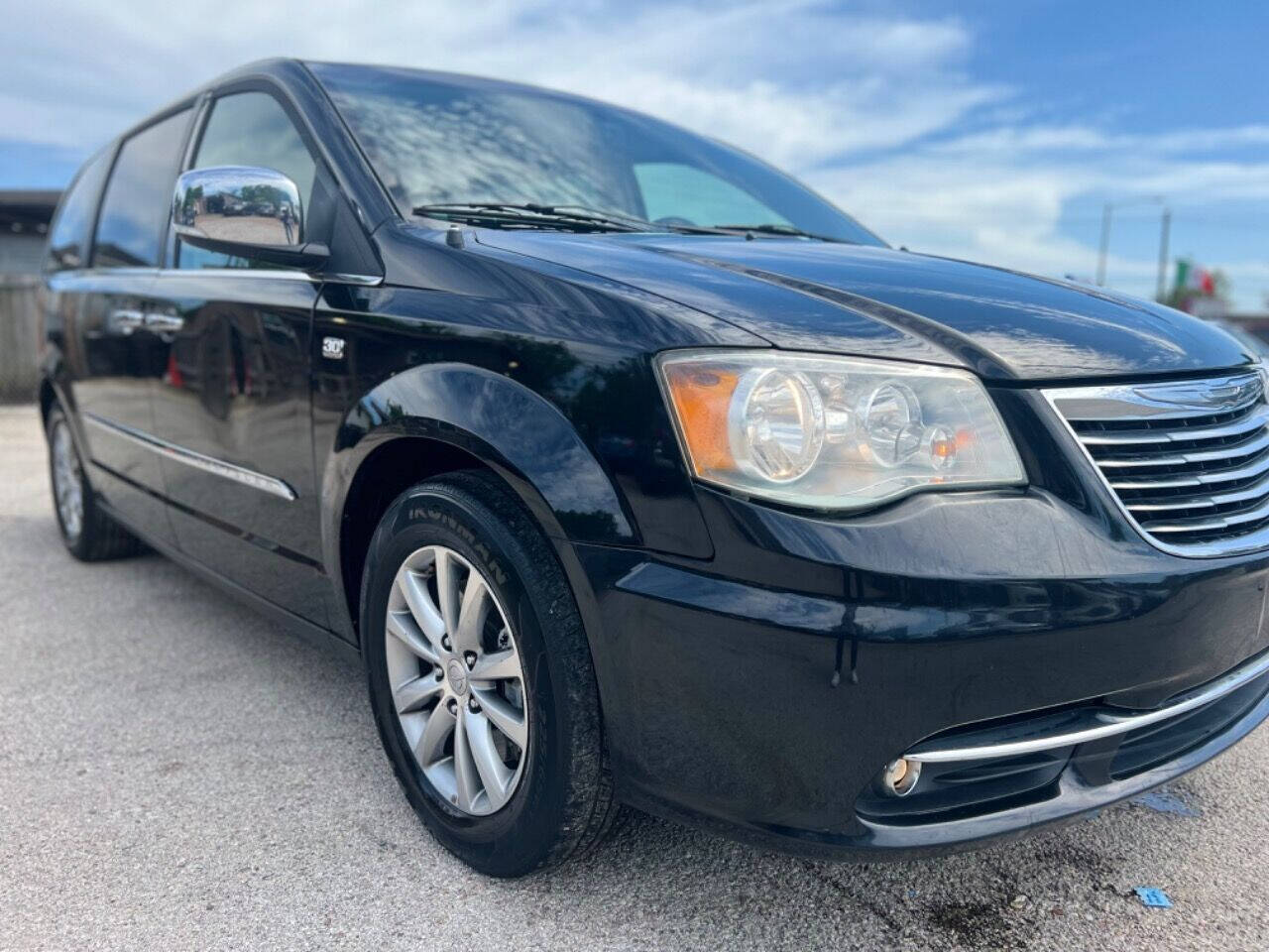 2014 Chrysler Town and Country for sale at J-R Auto Sales LLC in Houston, TX